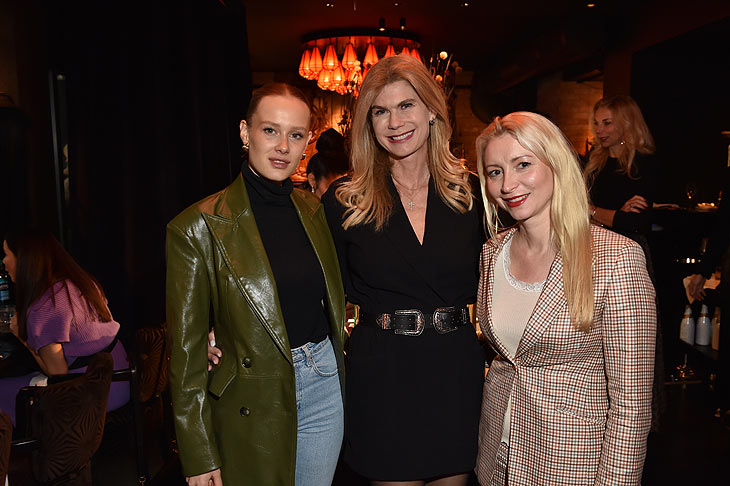 Daniela Geissler und Laura Marie Geissler, Nathalie  Knauf@ Knauf Jewels Ladies Lunch - im Aimy München am 1.12.2022 ©Foto: BrauerPhotos / Goran Nitschke 